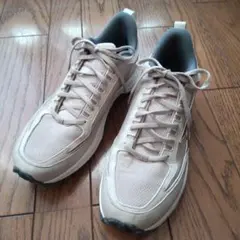 Reebok ベージュ ランニングシューズ