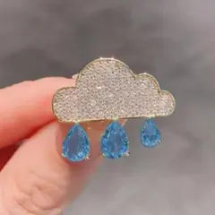 雲と雨のブローチ　ブルードロップ付き　アクセサリーギフト　デコレーション小物