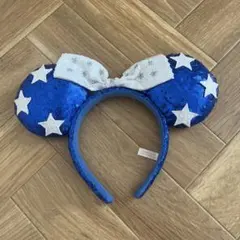 青いスパンコールのカチューシャ