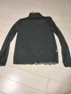 長袖フリルトップス（ブラック・ホワイト）2枚セット