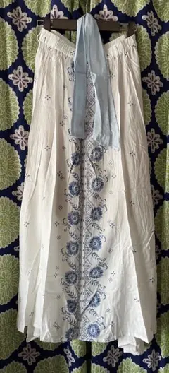 未使用　カヒコ　刺繍風プリントスカートのサムネイル