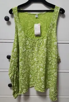 ♡*♡様 未使用✨UNIQLOボタニカル柄チュニックタンクトップ 訳ありのサムネイル