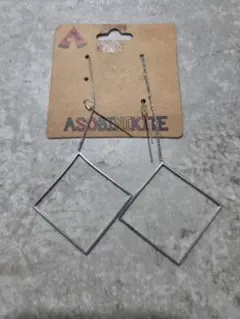 ASOBINIKITE スクエア型 チェーンピアスのサムネイル