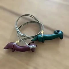 犬型レザーチャーム 赤と緑の2色セット