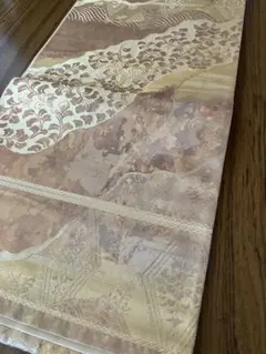 ★金色 落ち着いた合わせやすい柄 袋帯