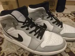【送料無料】NIKE AIR JORDAN 1 MID　ライトグレー
