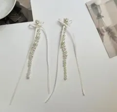 パールとリボンロングピアス ホワイト 白 ウエディング 大人可愛い上品デザイン