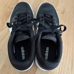 adidas スニーカー ブラック ホワイトのサムネイル