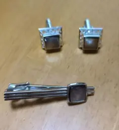 シルバー ネクタイピンとカフスボタンセット