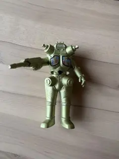ウルトラマンシリーズ ゴールド怪獣フィギュア - メルカリ