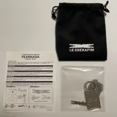 LE SSERAFIM メタルキーリング　シンボルブローチ