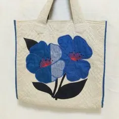 ハンドメイド 涼しげなブルーの花の手刺繍トートバッグ お出かけバッグ