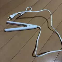 ホワイト ストレートヘアアイロン
