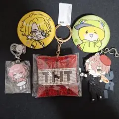 カラフルピーチ　缶バッジ　キーホルダー