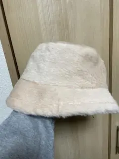 ベージュ ファーバケットハット