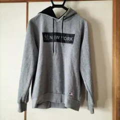 グレー NEW YORK パーカー