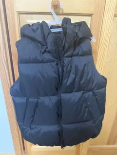 【新品未使用】H&M ブラック ダウンベスト 122/128