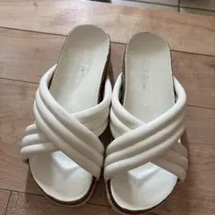NATURAL BEAUTY BASIC クロスストラップ サンダル ホワイトのサムネイル