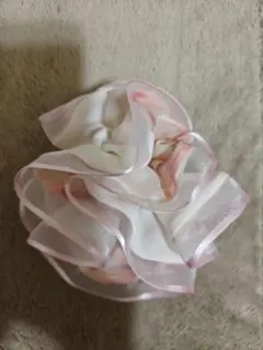 ヘアシュシュ ヘアアクセサリー ホワイト ピンク 花柄 春 桜色