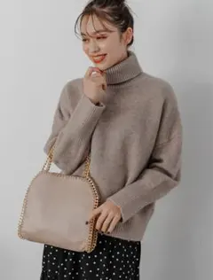 ベージュ チェーンショルダーバッグ 中型