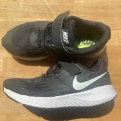 NIKE 18.5cm 黒　スニーカー