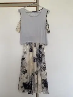 オフショルダー花柄ロングワンピース