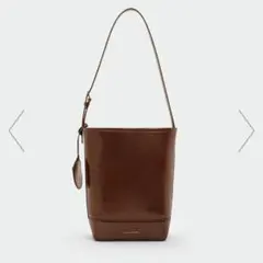 CHARLES & KEITH エノラ バケットバッグのサムネイル
