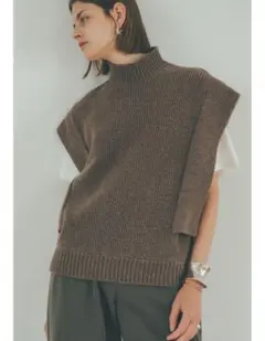 CLANE SQUARE SLEEVE KNIT VEST