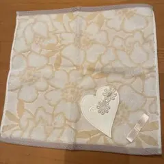 Courreges タオルハンカチ ベージュ 花柄のサムネイル