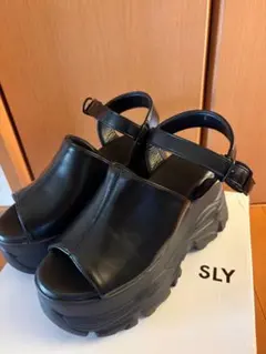 SLY 厚底サンダル ブラック Mサイズ 新品未使用のサムネイル