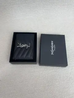 YVES SAINT LAURENT YSL V ステッチグレインレザー二折財布のサムネイル