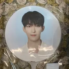 seventeen ドギョム うちわ まとめ売り 2025年最新】seventeen うちわ ドギョムの人気アイテム - メルカリ