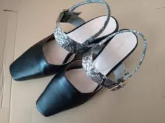 スクエアトゥバックルベルトパンプス　オリエンタルトラフィック