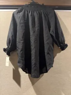 シャーリングネックブラウス