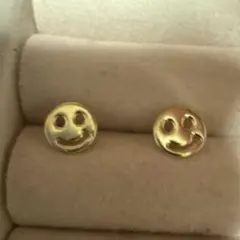 ツツミ　ピアス　スマイルk10