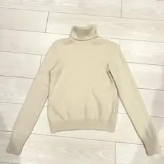 UNIQLOカシミヤタートルネックトップス