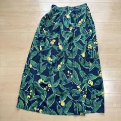 【美品】ヤンガニー ロングスカート ネイビー フルーツ柄 38のサムネイル