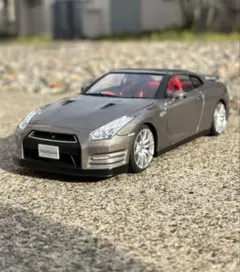 アオシマ r35GTRプラモデル完成品ジャンクのサムネイル