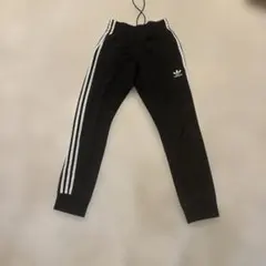 adidas ブラック ジョガーパンツ 3本ライン