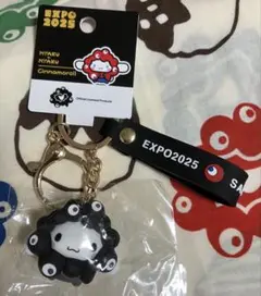 万博　限定　黒ミャクミャク　サンリオ　キーホルダー　シナモロール　シナモン