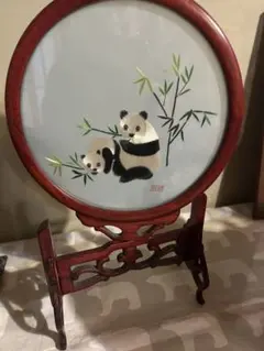 美品】パンダの絵柄 置物 中国刺繍 ケース付き - メルカリ