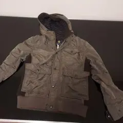フード付きオリーブグリーンジャケット