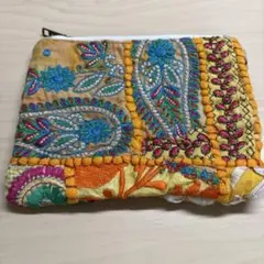カラフル刺繍ポーチ
