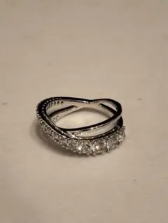 ■SWAROVSKI■リング　ウェーブ　ラインストーン　9号　訳あり