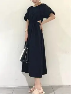 【LILY BROWN】サイドオープンドロストワンピース　ブラック