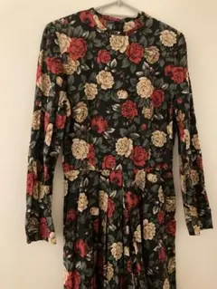 used ワンピース Flower フラワー バラ ブラックのサムネイル
