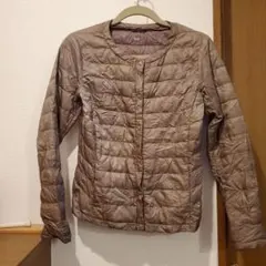 ユニクロ　ノーカラー　中綿　ジャケット　インナーダウン　ベージュ　レディース