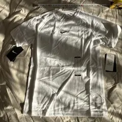 新品　Nike ホワイト Tシャツ　kidsMサイズ