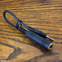 3.5mmミニプラグを6.3mm標準プラグへ変換するアダプターです。
