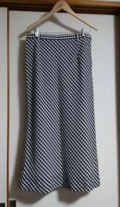 ウエスト約80㎝ ヒップ約108㎝ スカートの長さ約90㎝